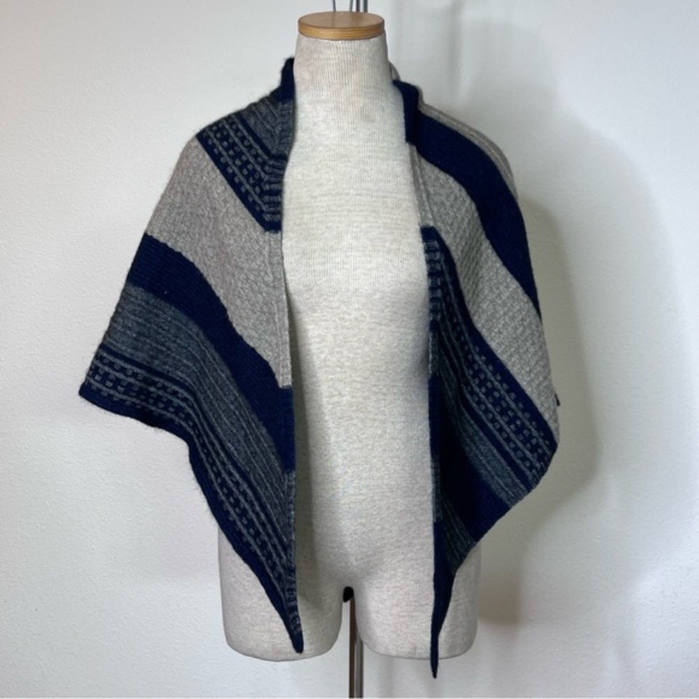 NWT MerinoMink Shawl